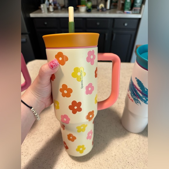 🔥 Owala Special Edition Tumbler 🔥 - Picture 3 of 3